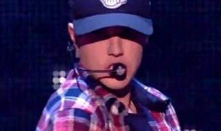 2011美国时代广场跨年演唱会中JustinBieber唱的歌叫什么 justinbieber的歌